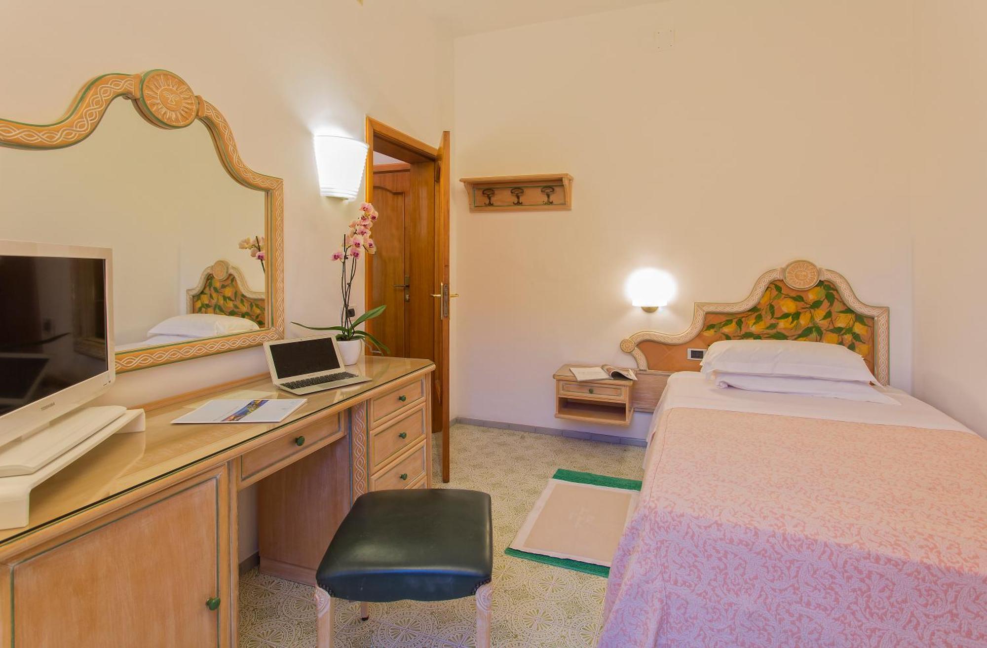 Classic Single Room,1589182908:JPEG