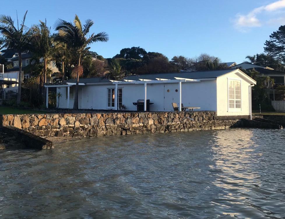 Bungalow Water Front