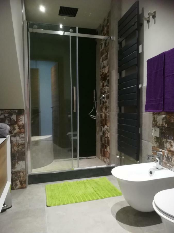 One-Bedroom Apartment,891902245:JPEG