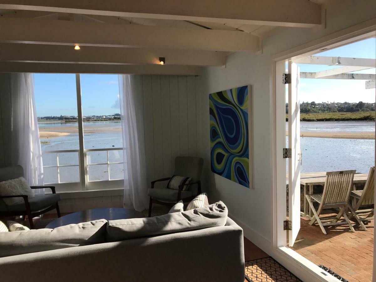 Bungalow Water Front