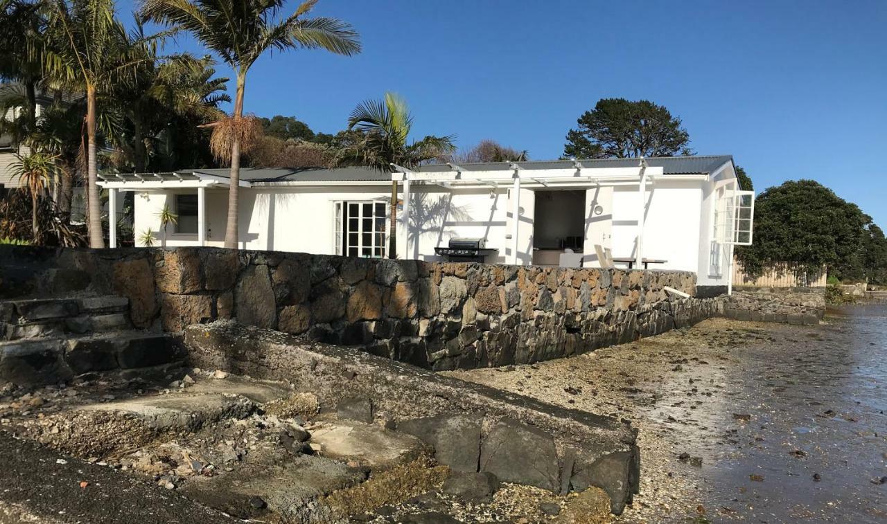Bungalow Water Front