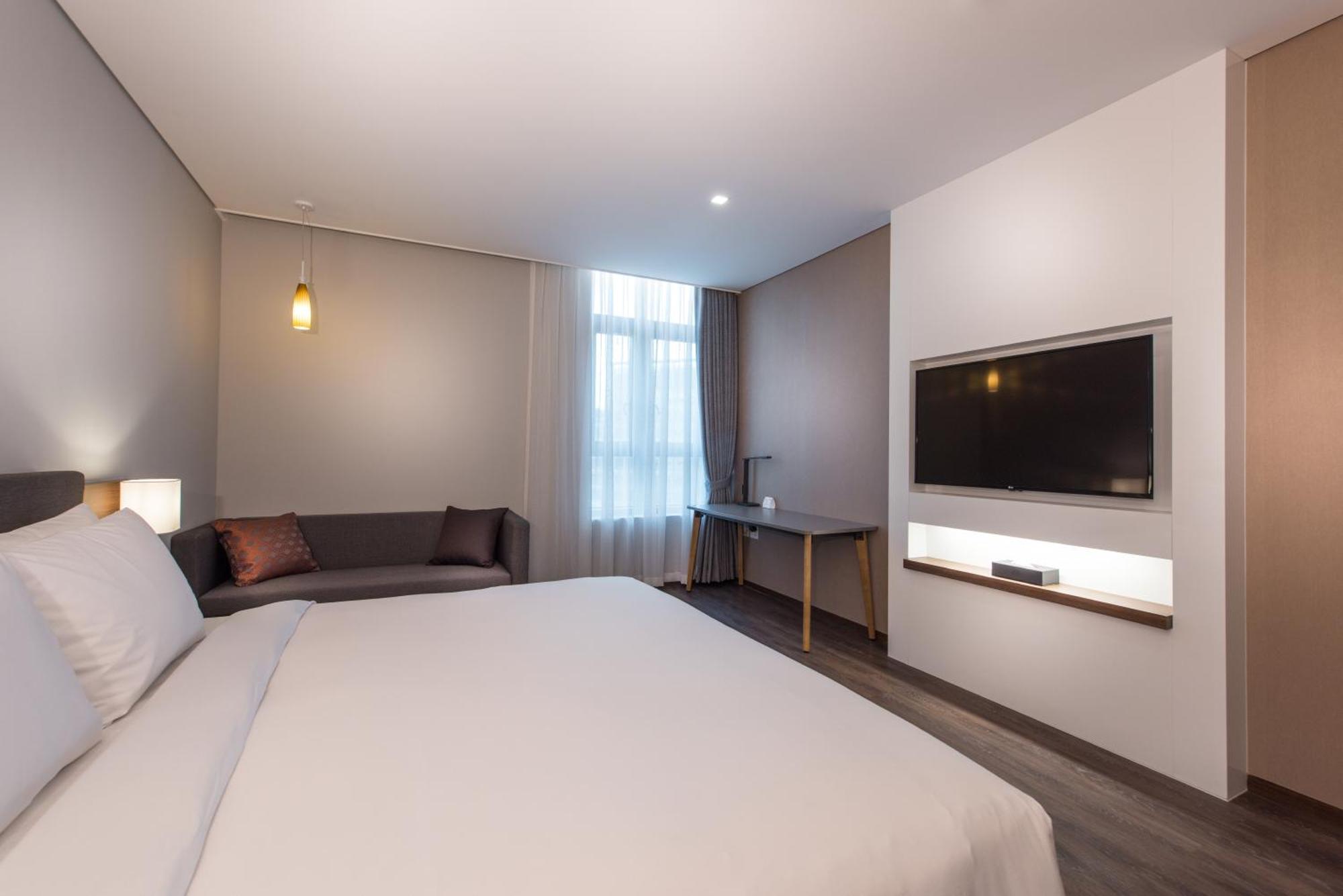 Deluxe King Room