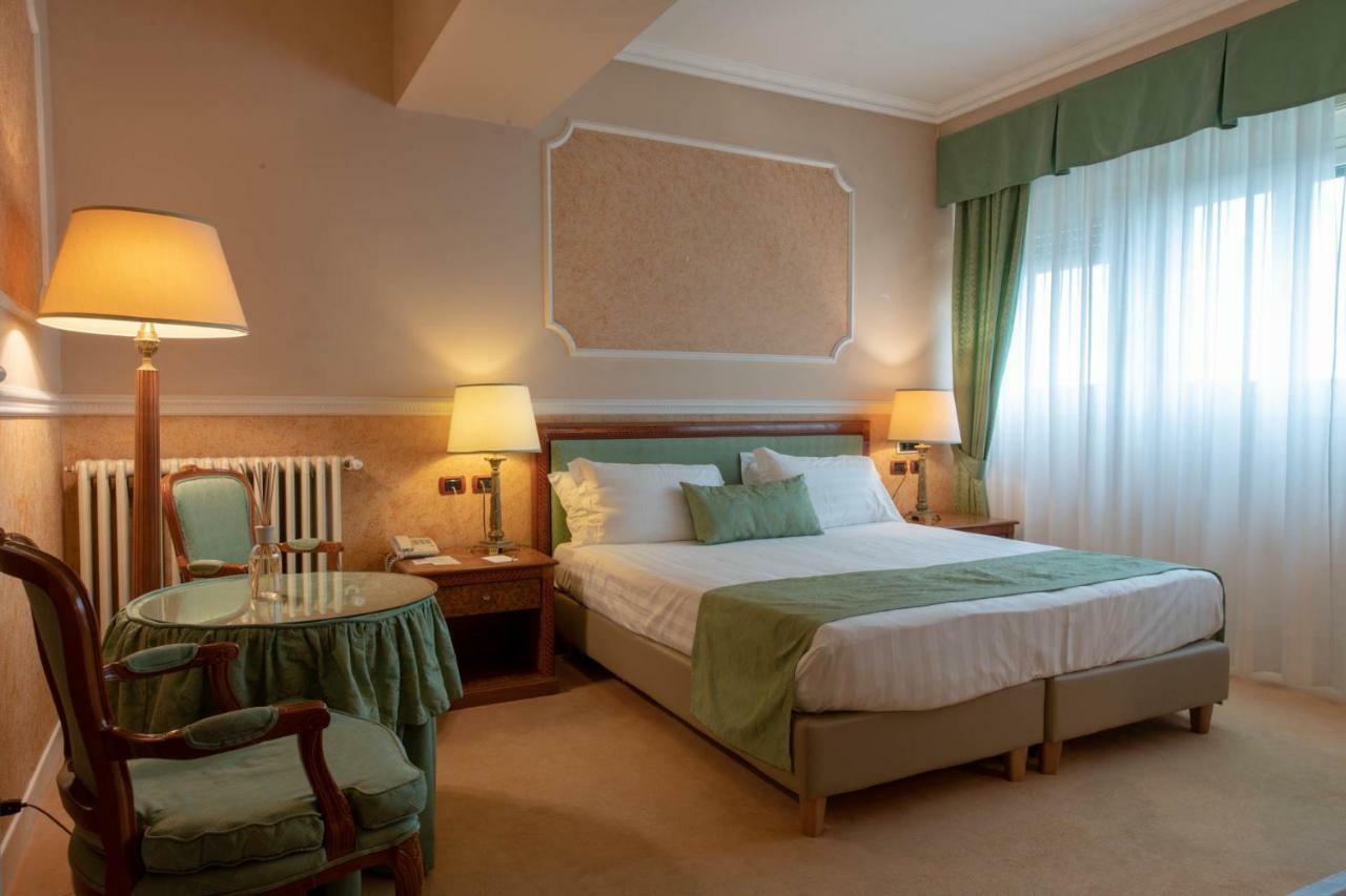 Deluxe Double Room,343222837:JPEG