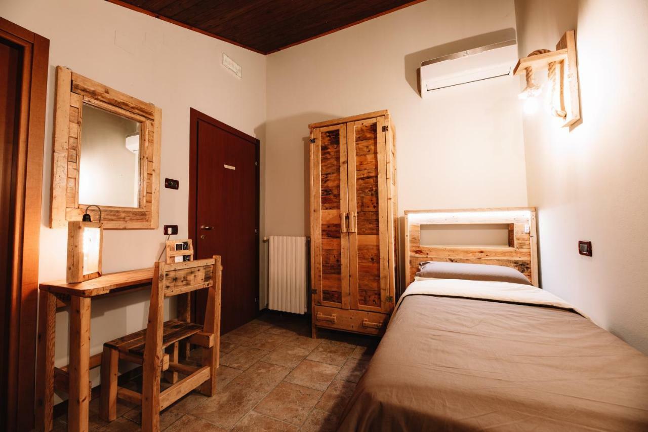 Camera Doppia con Letti Singoli con Bagno