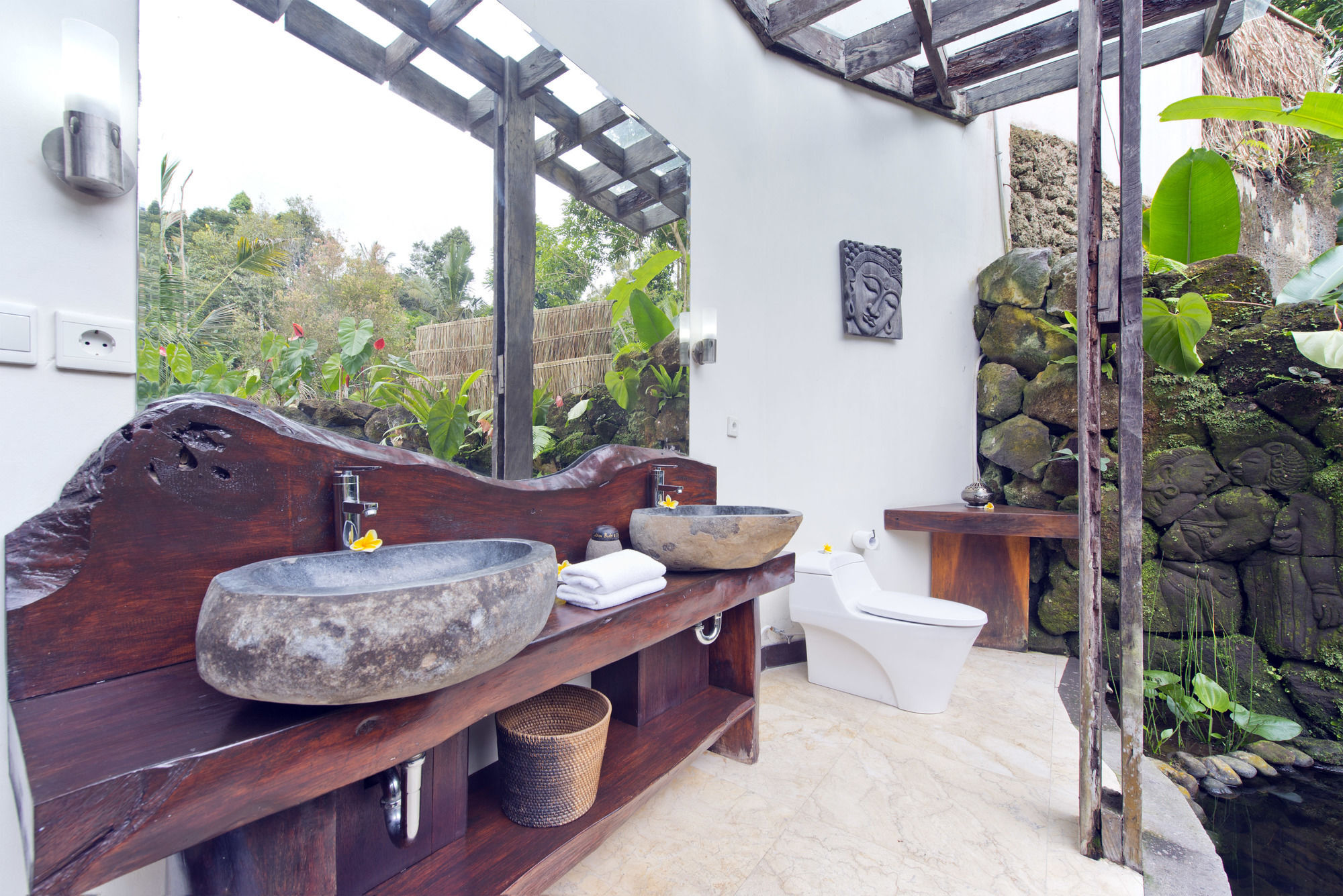 Suite Vue sur la Piscine
