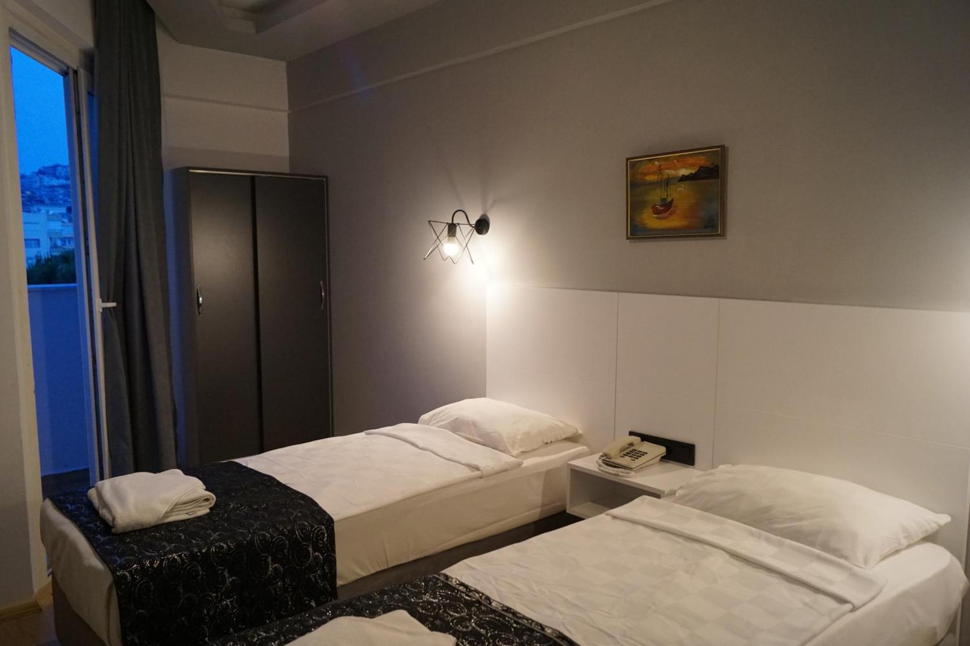 Zweibettzimmer mit Balkon