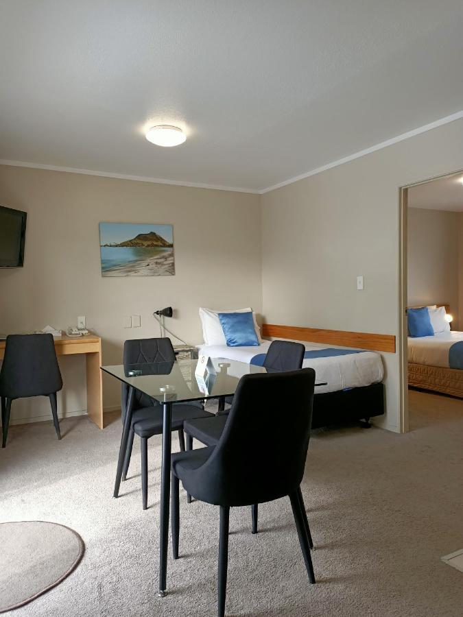 Deluxe One-Bedroom Suite Spa Bath