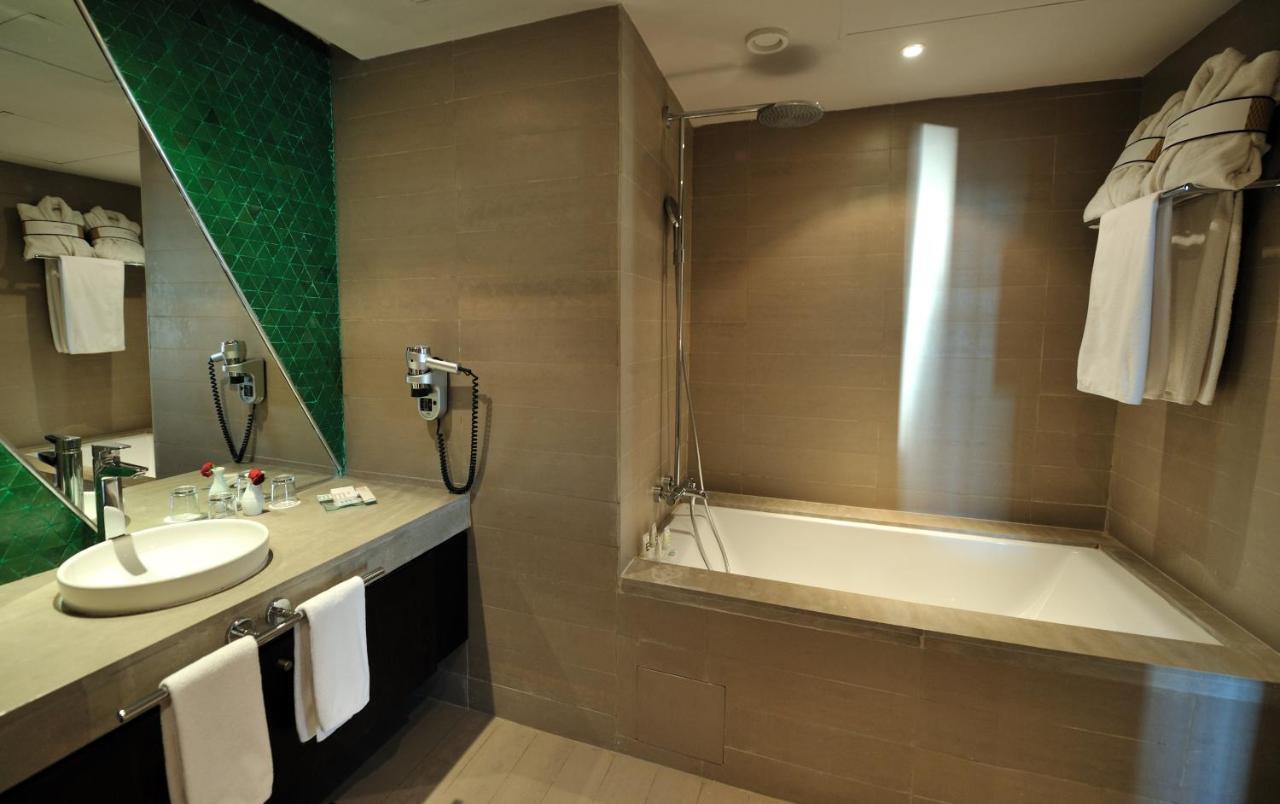 Two-Bedroom Apartment Balcony Terrace,1704989026:JPEG