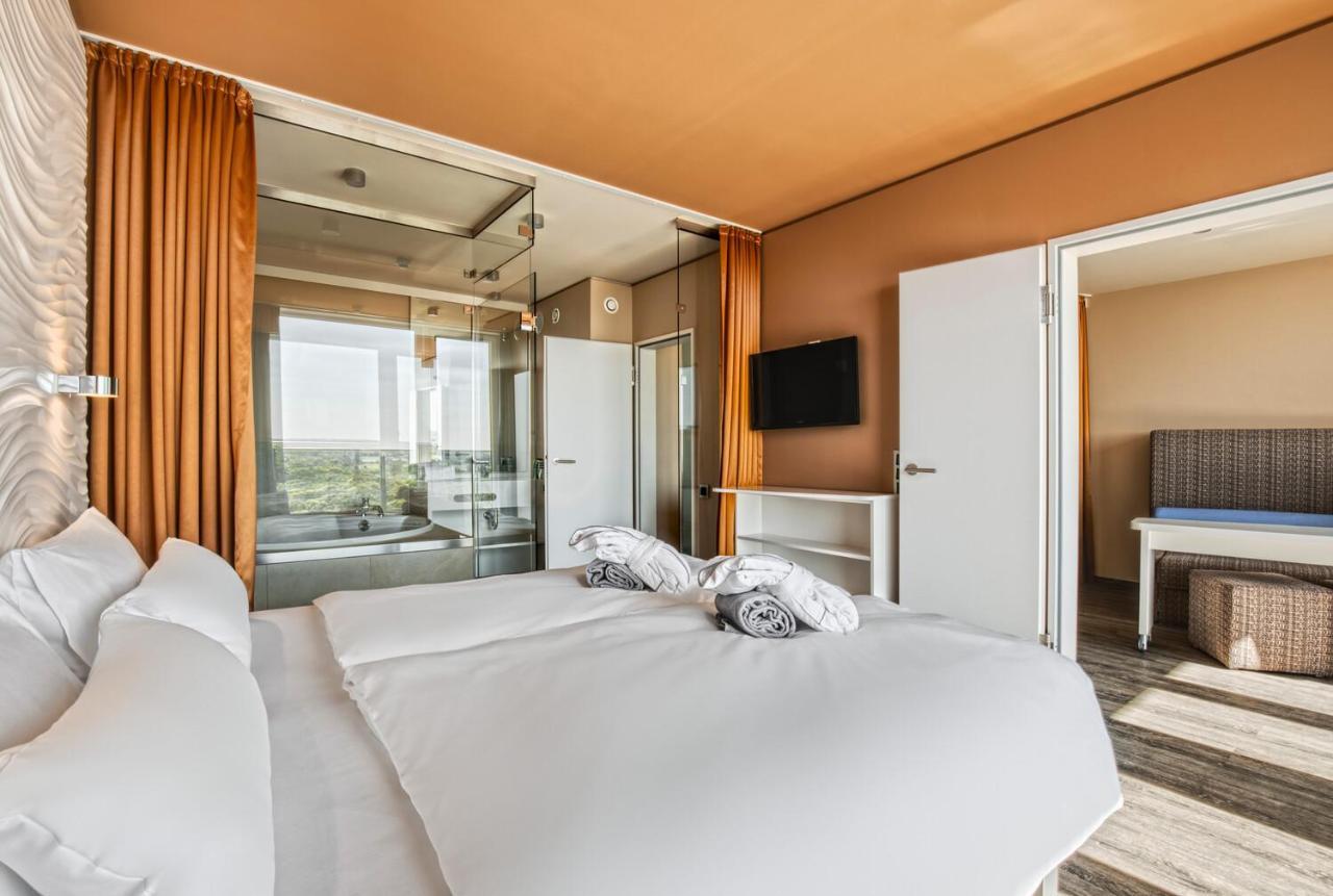 Suite mit Balkon und seitlichem Meerblick