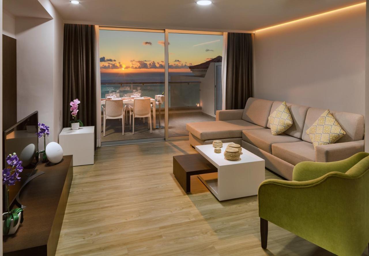 Luxury Two-Bedroom Apartment Sea View,931047271:JPEG
