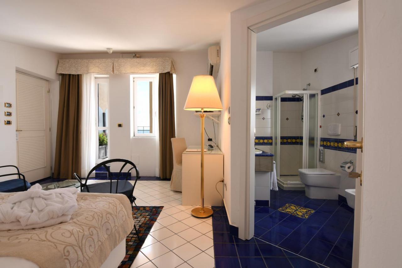 Deluxe King Room Sea View
