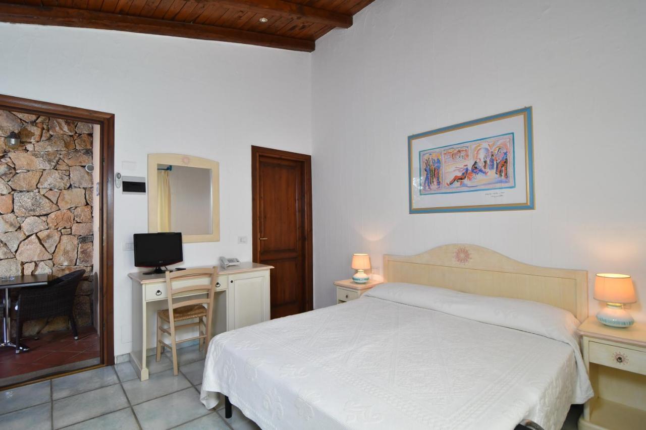 Small Double or Twin Room,943263997:JPEG