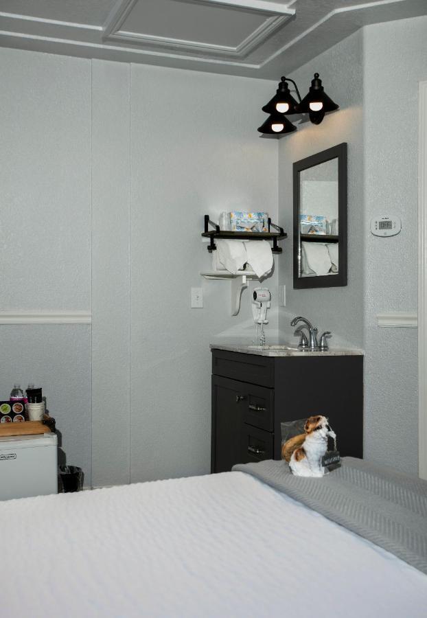 Deluxe Unterkunft mit Queensize-Bett und Whirlpool