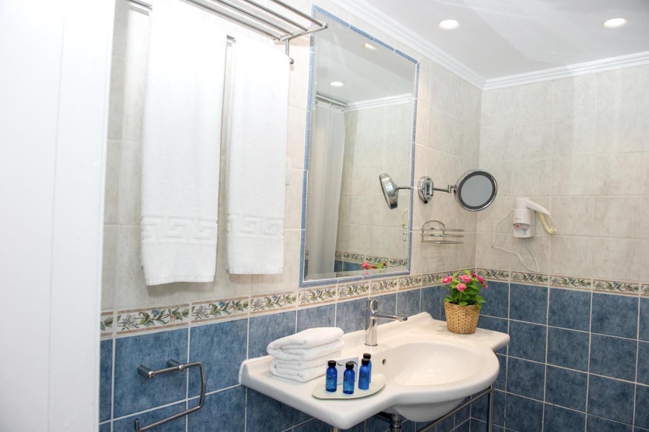 Double or Twin Room Sea View