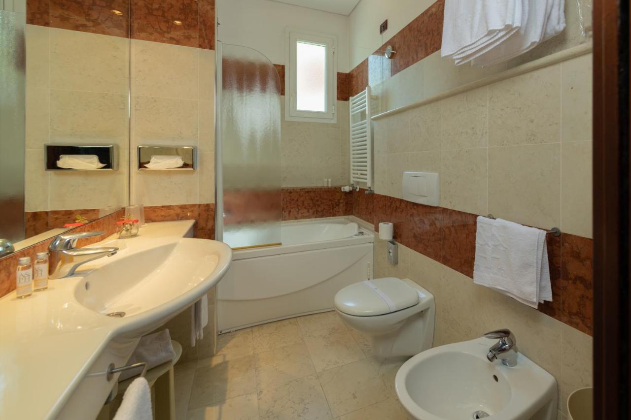 Budget Twin Room,944480728:JPEG