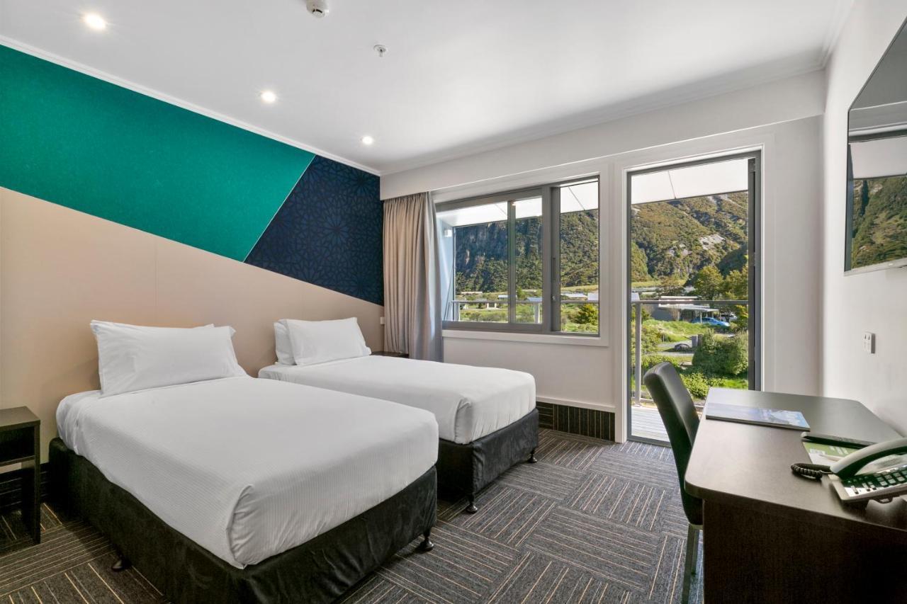 Mt Cook Lodge Standard Double or Twin Room