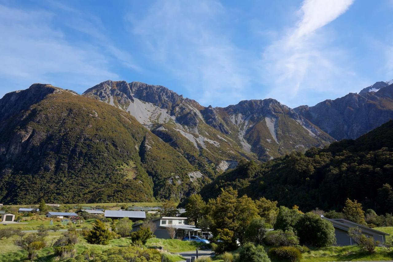 Mt Cook Lodge Standard Double or Twin Room