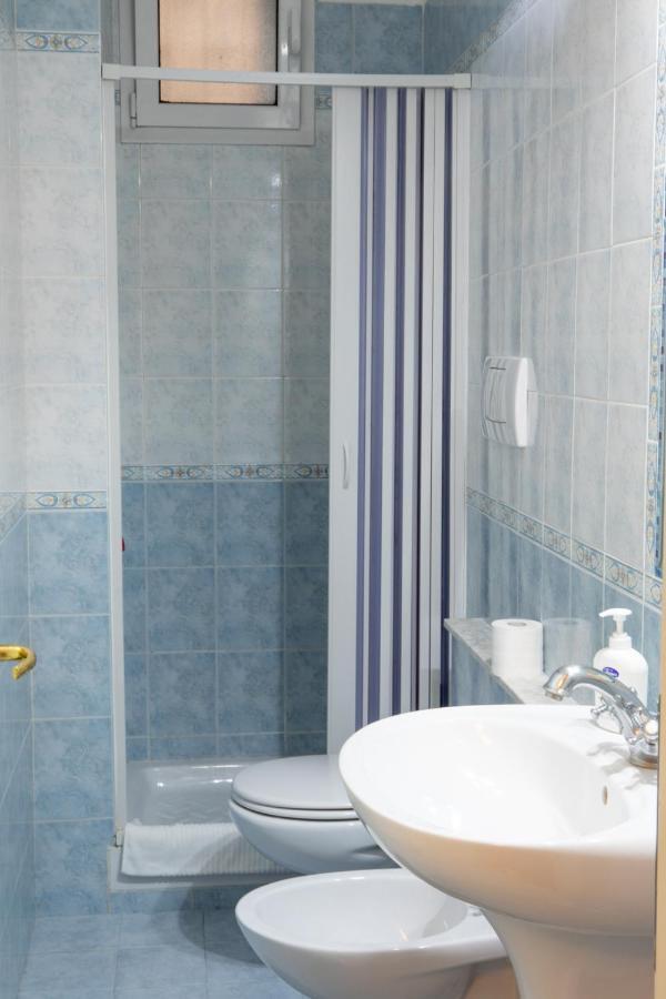 Tweepersoonskamer met een Eigen Externe Badkamer