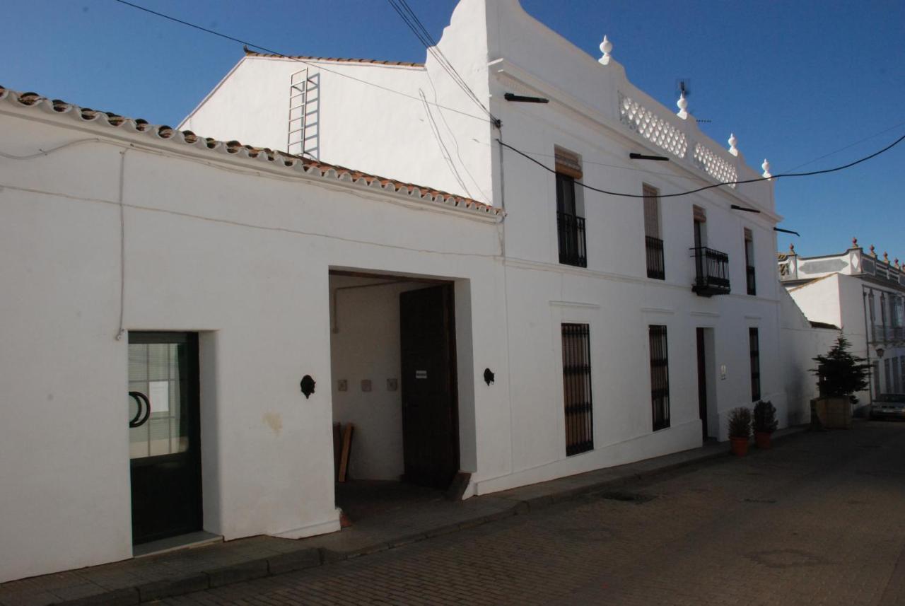 Six-Bedroom House,418089117:JPEG