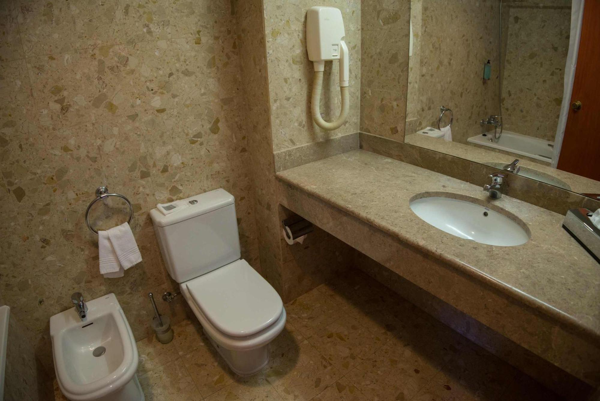 Twin Room,1150670948:JPEG
