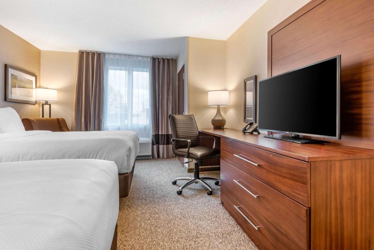 Queen Room with Two Queen Beds - Non-Smoking