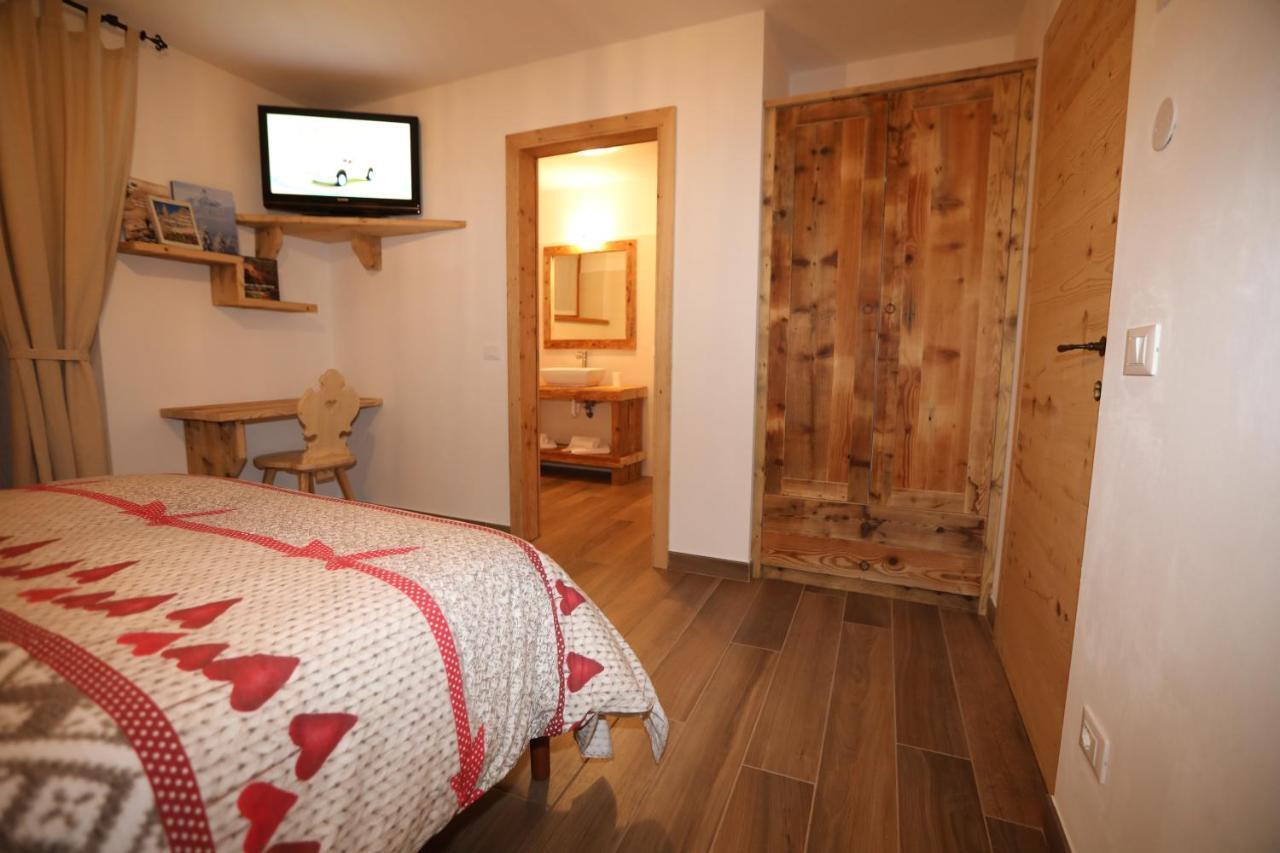 Double or Twin Room Private Bathroom