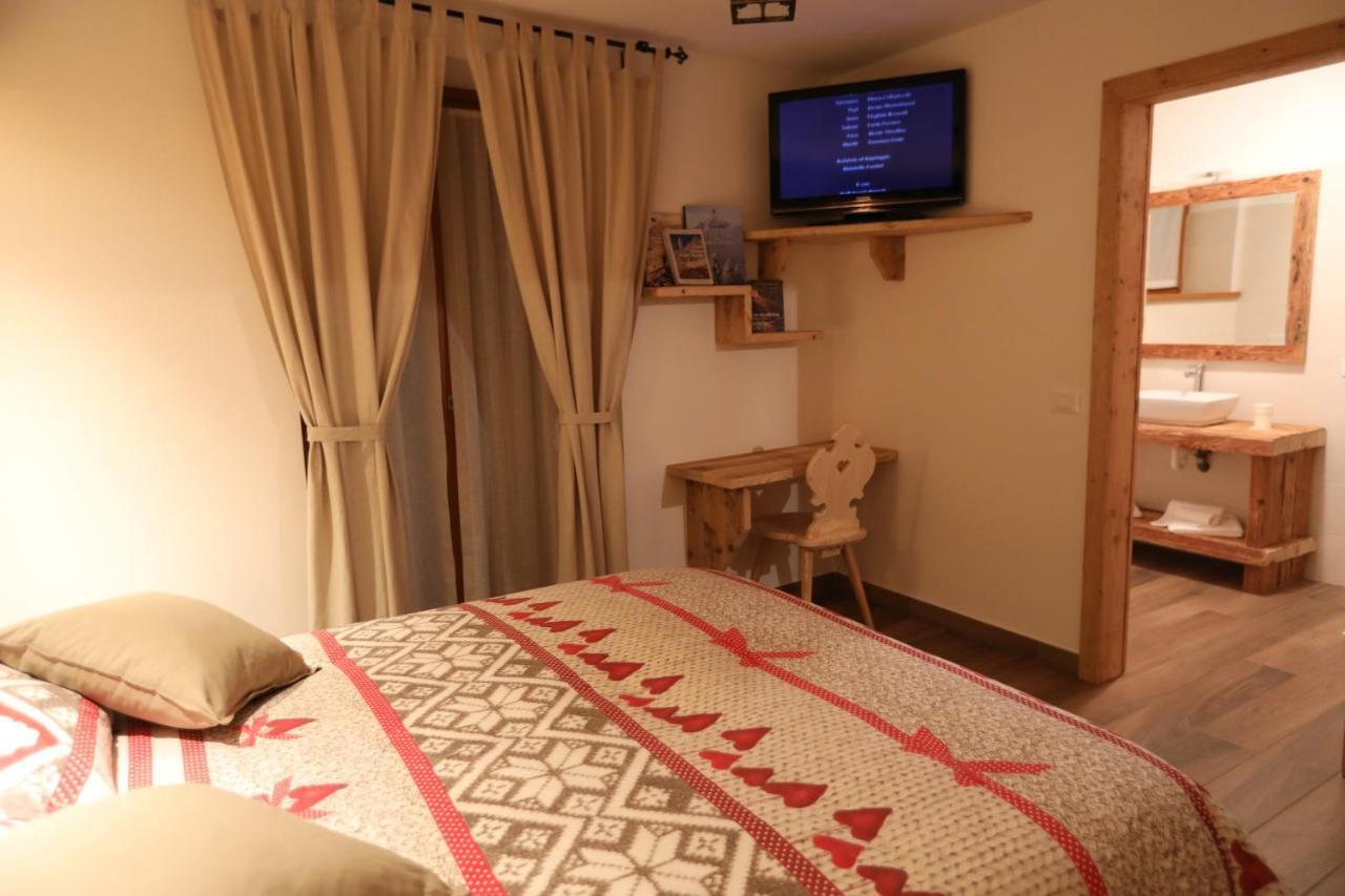 Double or Twin Room Private Bathroom