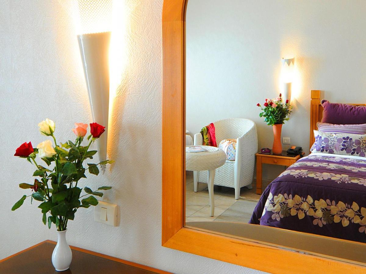Single Room,964216039:JPEG