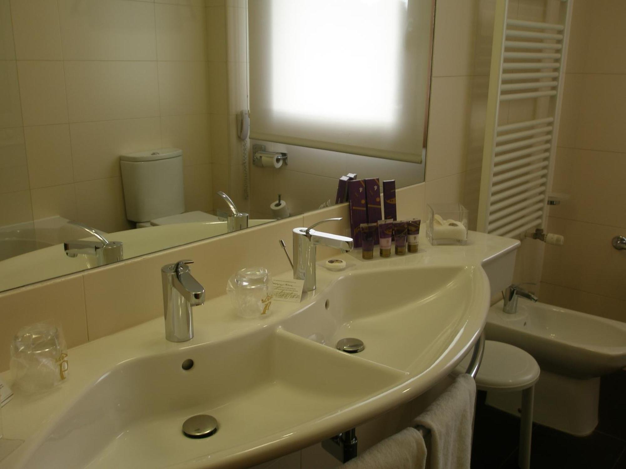 Standard Double Room,1319425252:JPEG