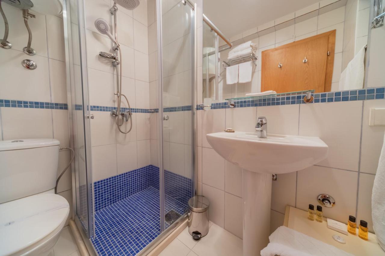 Chambre Lits Jumeaux avec Salle de Bains