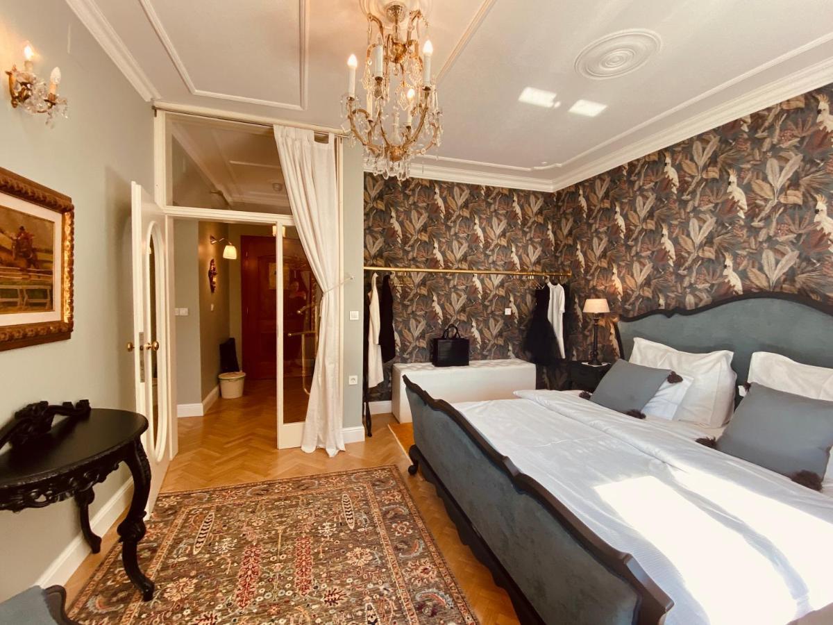 Deluxe Suite with Balcony and Lake View