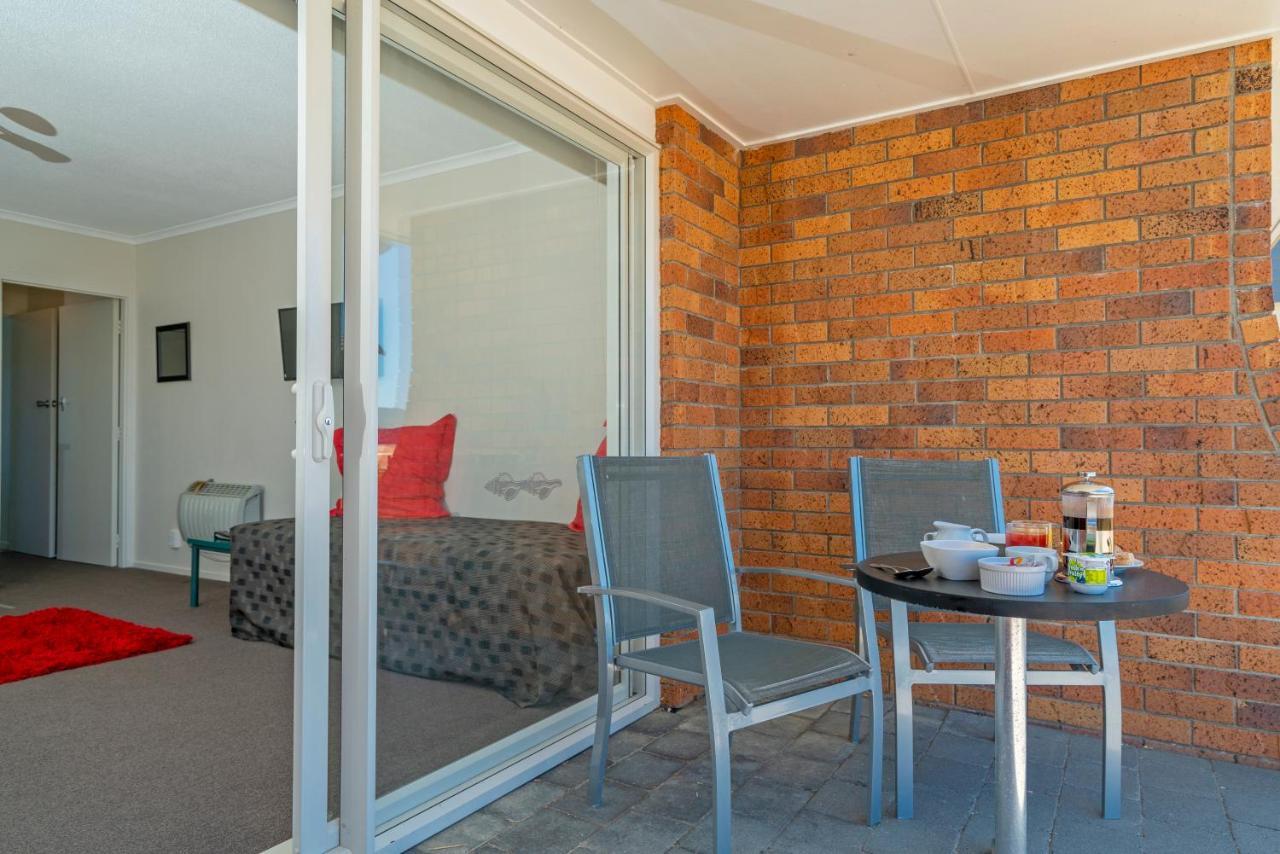 One-Bedroom Suite Sea View
