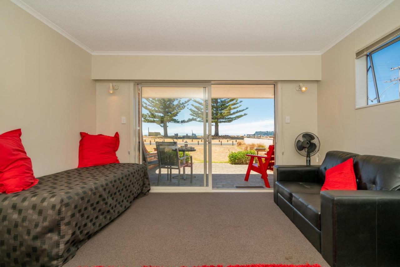 One-Bedroom Suite Sea View