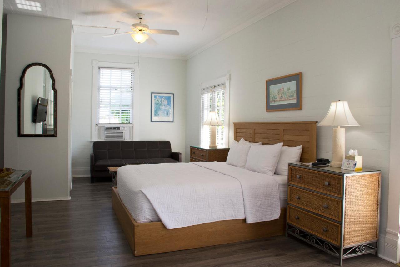 Studio Apartment with Balcony