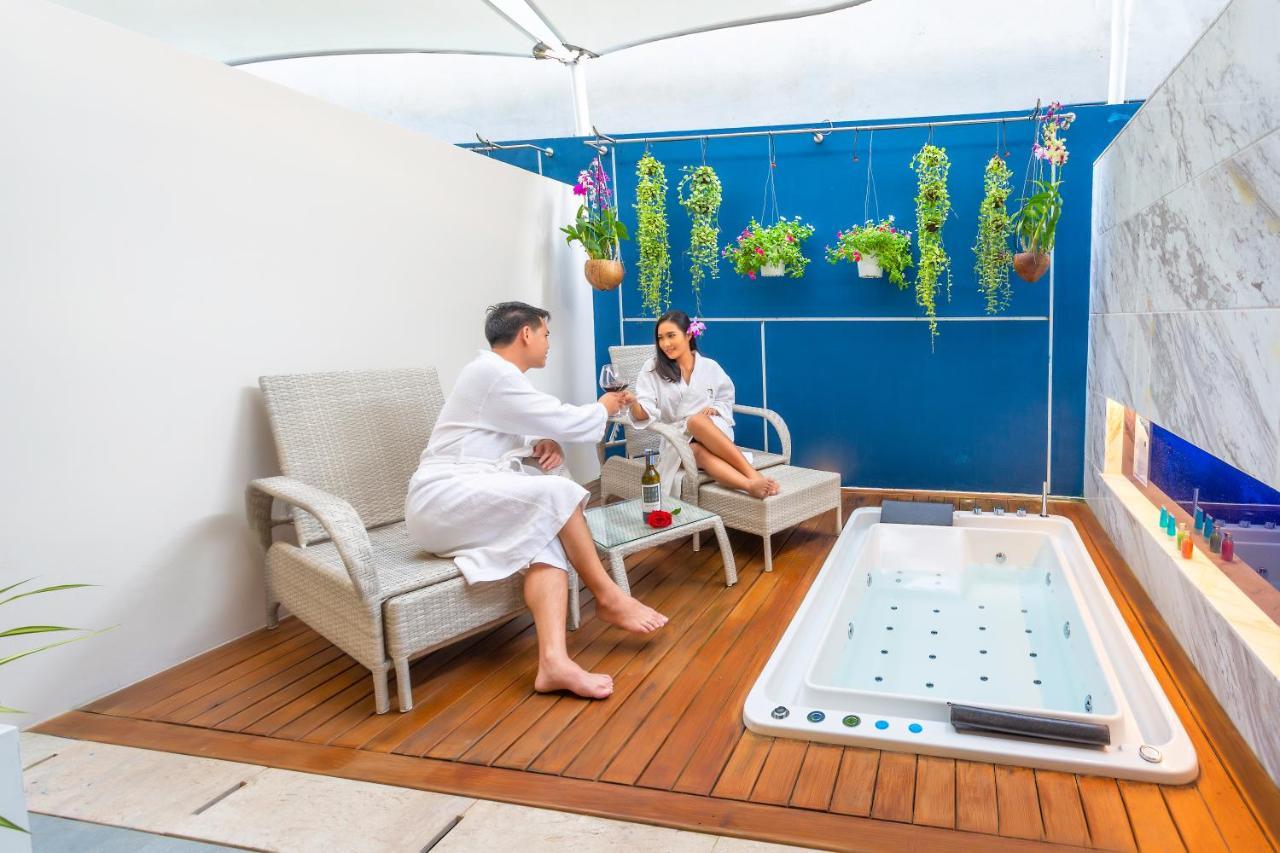 Deluxe Jacuzzi Room