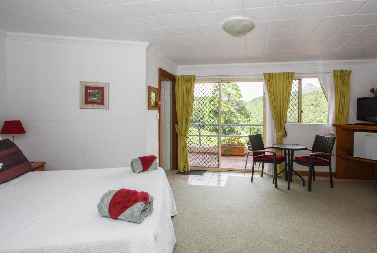 Queen Room with Garden View