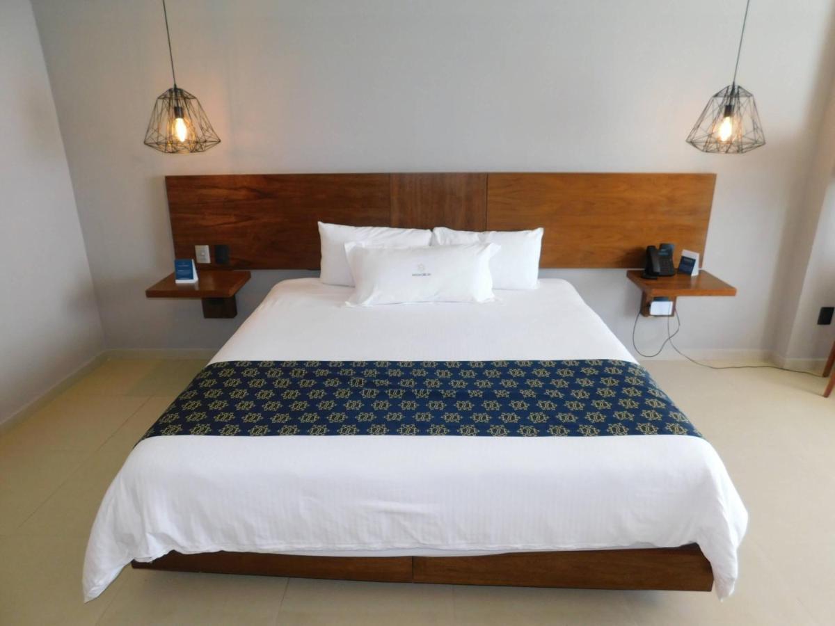 Standard Room Lagoon View - 1 King Bed