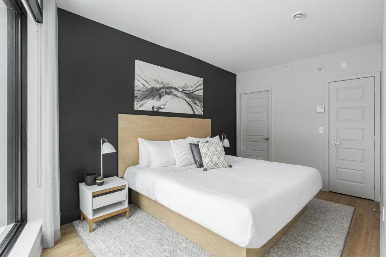One-Bedroom Apartment Balcony,1241639305:JPEG