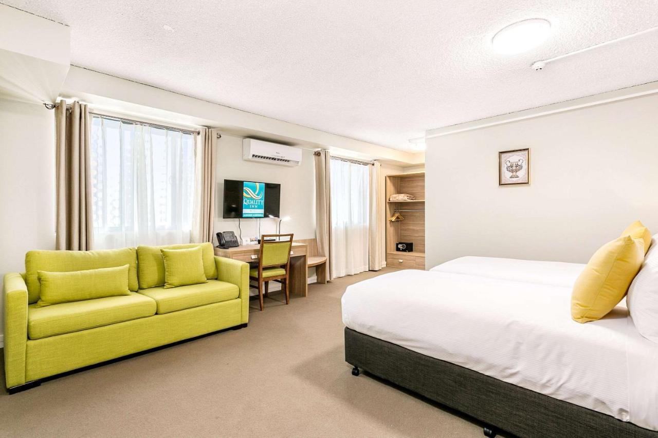 Queen Room with Sofa-Bed - Non-Smoking