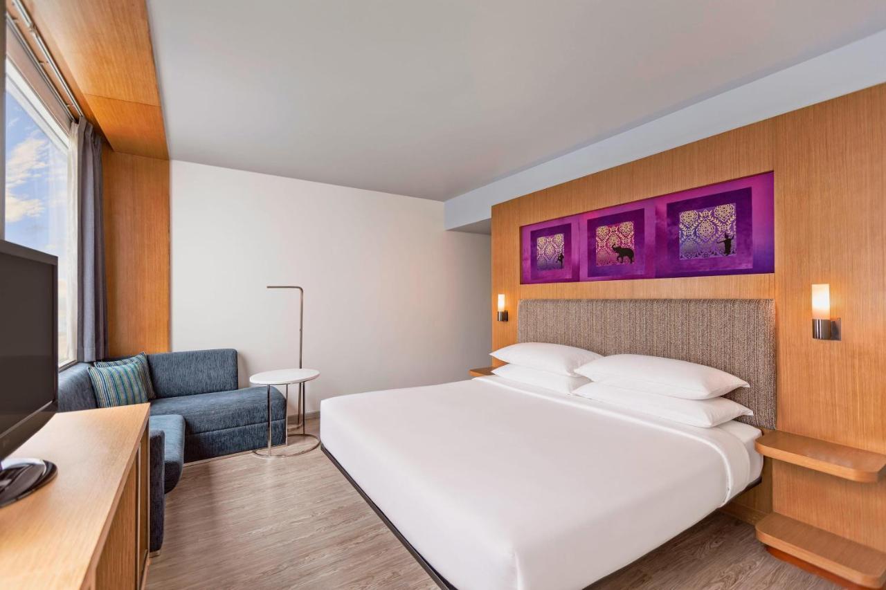Chic King Room