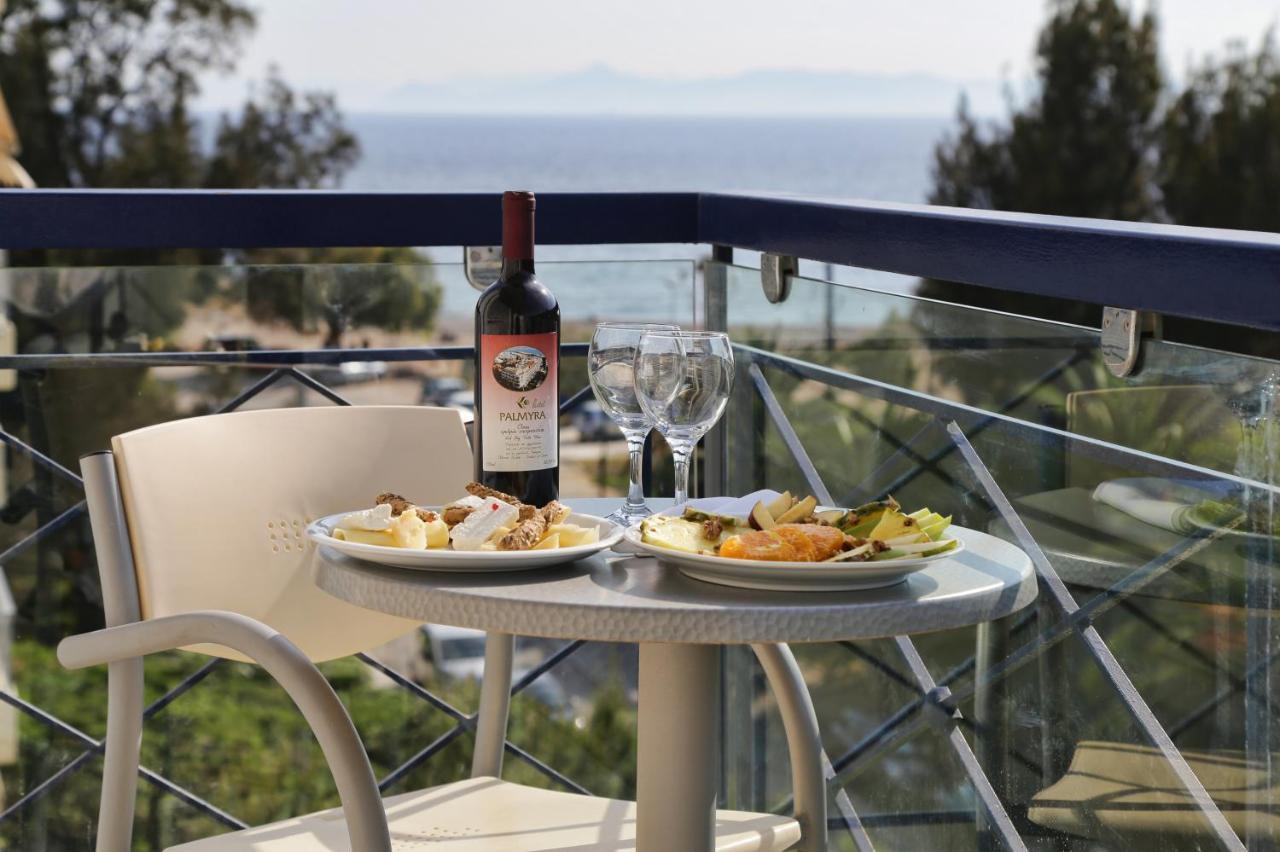 Chambre Double ou Lits Jumeaux Supérieure avec Vue Latérale sur la Mer