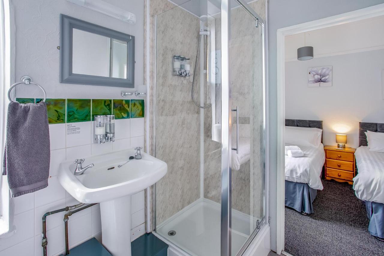 Family Room Ensuite Shower