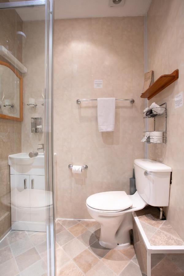 Double room En-suite shower