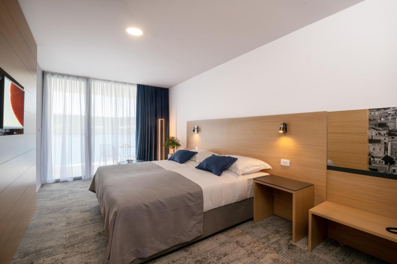 Deluxe Double or Twin Room Sea View,995923021:JPEG