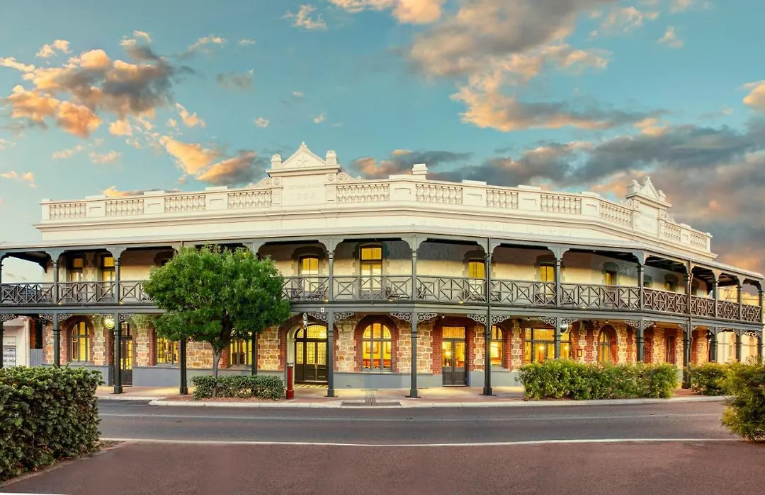 Farmers Home Hotel-1