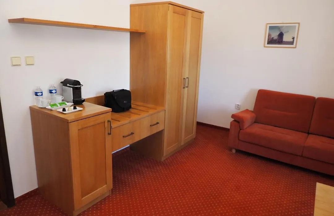 Hotel Chateau Zamek Cejkovice-1