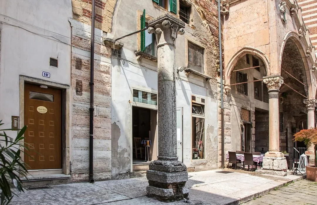 Aurelia Luxury - Piazza delle Erbe-1