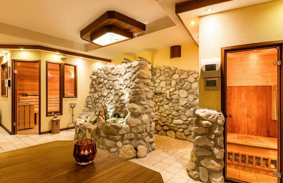Hotel Garni Pölzl-1