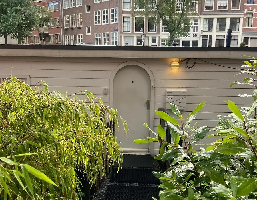 Houseboat Bonnie-1