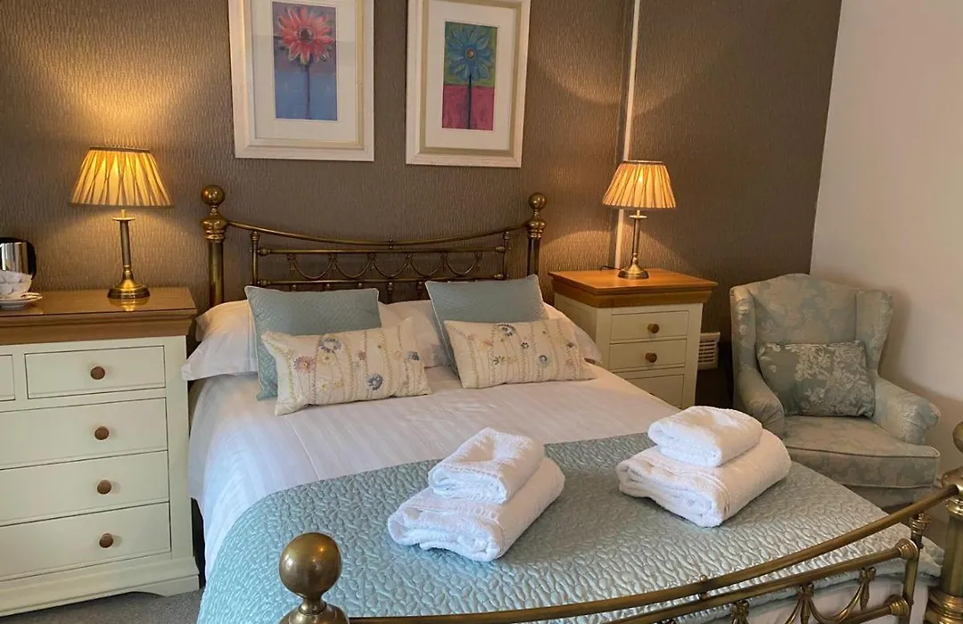 Lakeside Country Guest House-1
